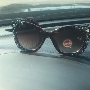 Trendy rhinestone sunglasses brown